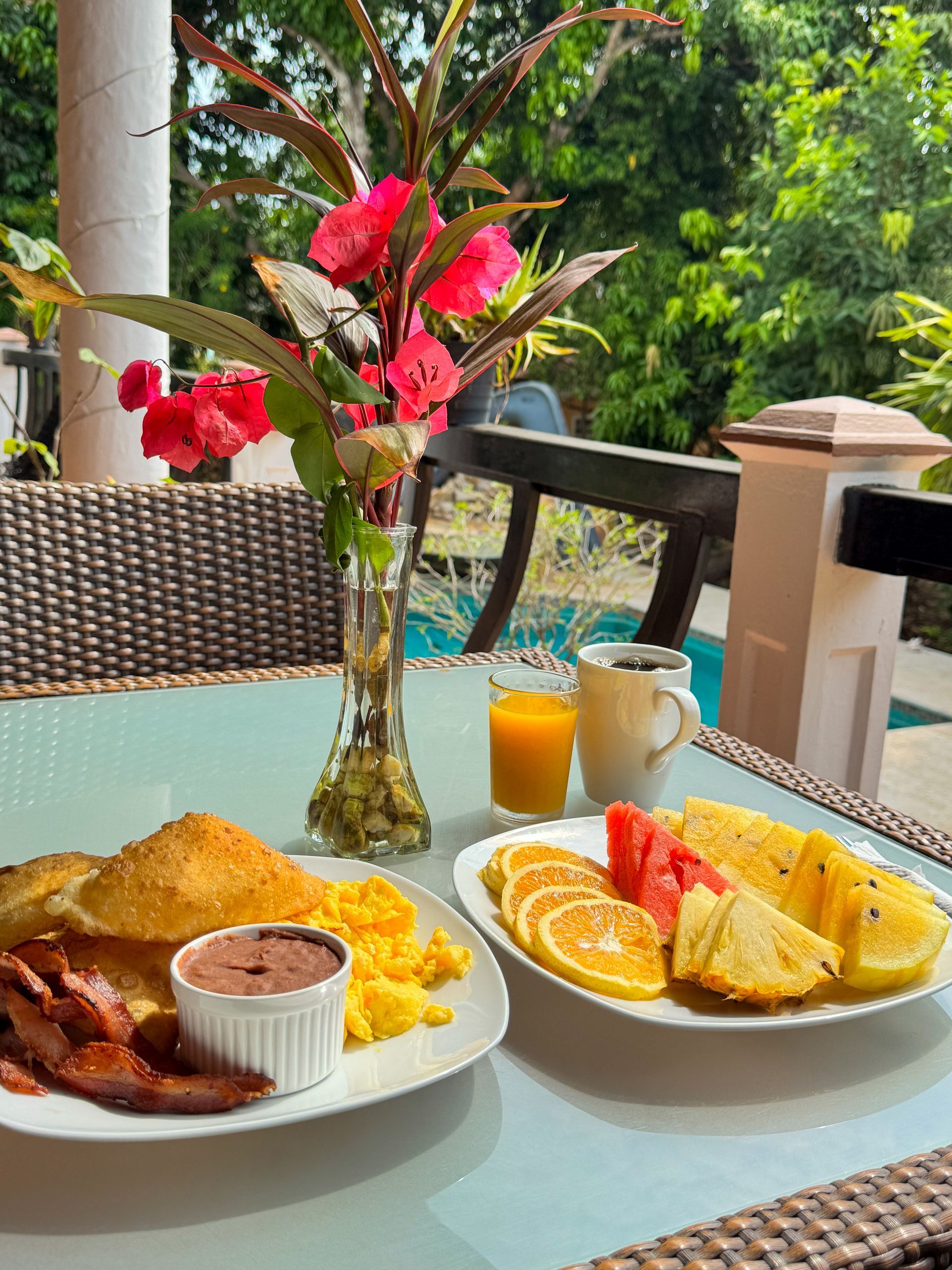 Breakfast with a pool view in Hopkins Village Belize 