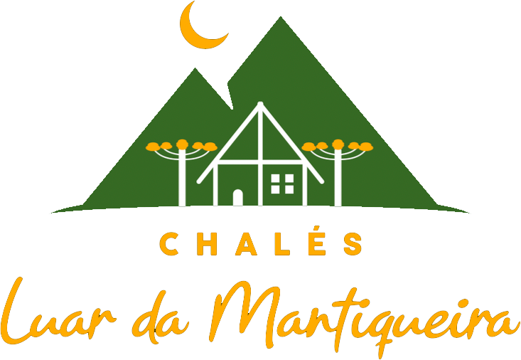 Logo de chal&eacute;s com montanhas verdes, cabana central, lua e texto &ldquo;CHAL&Eacute;S Lua da Mantiqueira&rdquo;