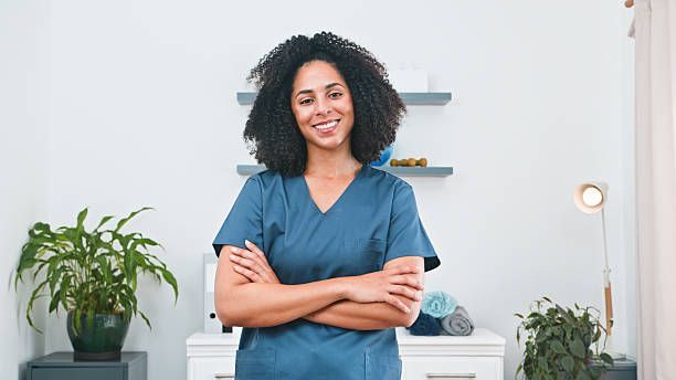 home health aide providing in-home care in ny