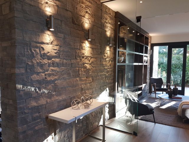 Interior feature wall in Georgian Limestone