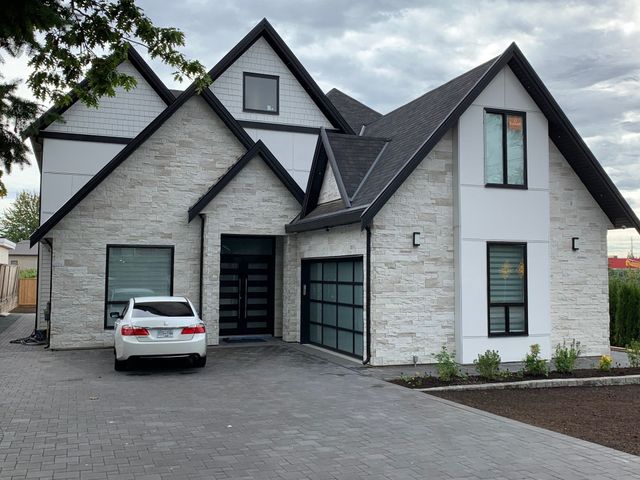 White home with Rinox Nora Vanilla stone