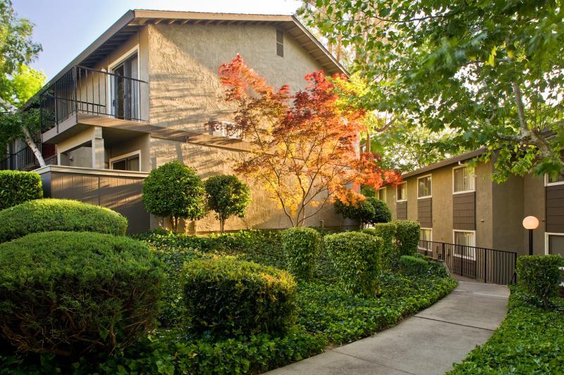Summer Hills Apartments
