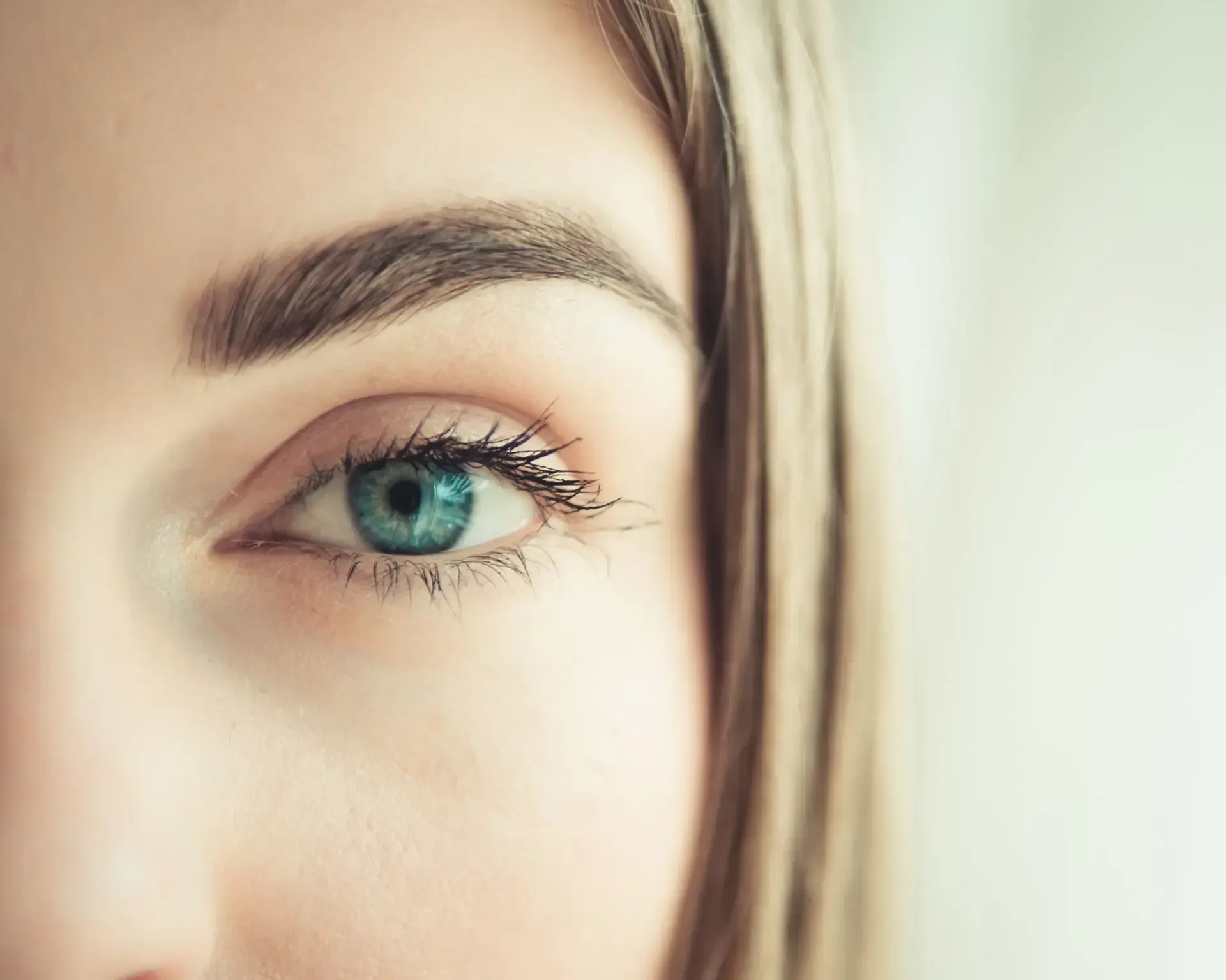Woman with stunning eyelashes and the perfect sculpted eyebrows