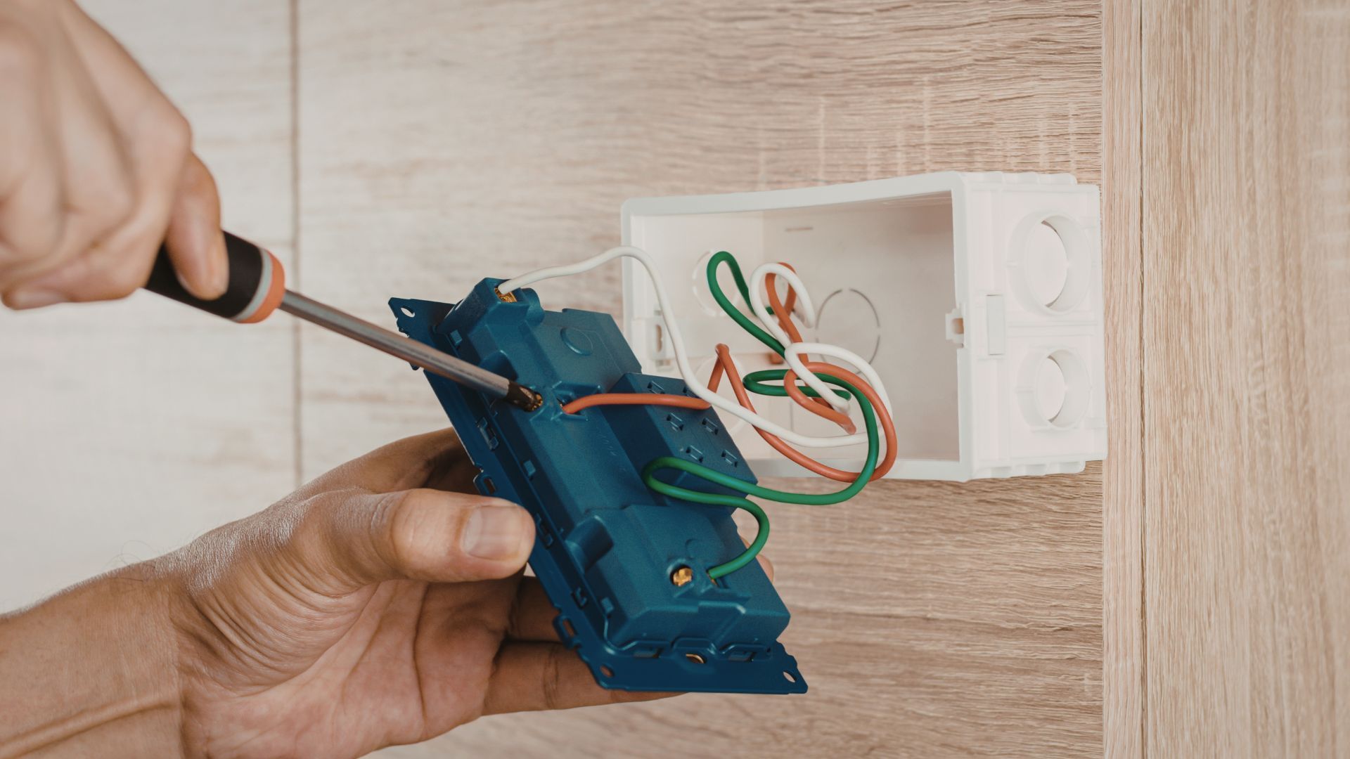 electrical services contractor in pinellas county