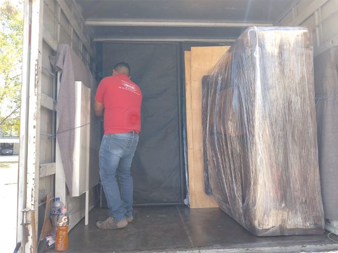 TRANSPORTES Y MUDANZAS URESTI