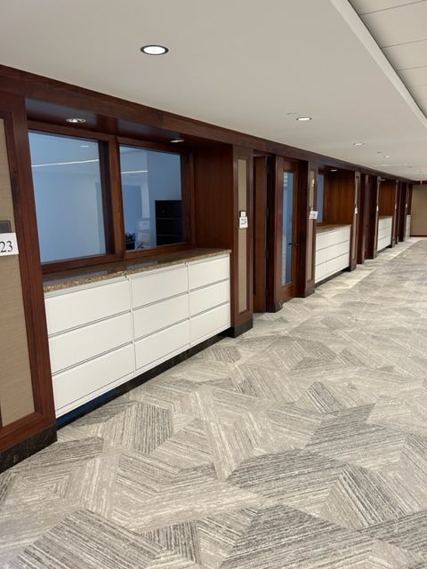 A long hallway with a lot of windows and drawers