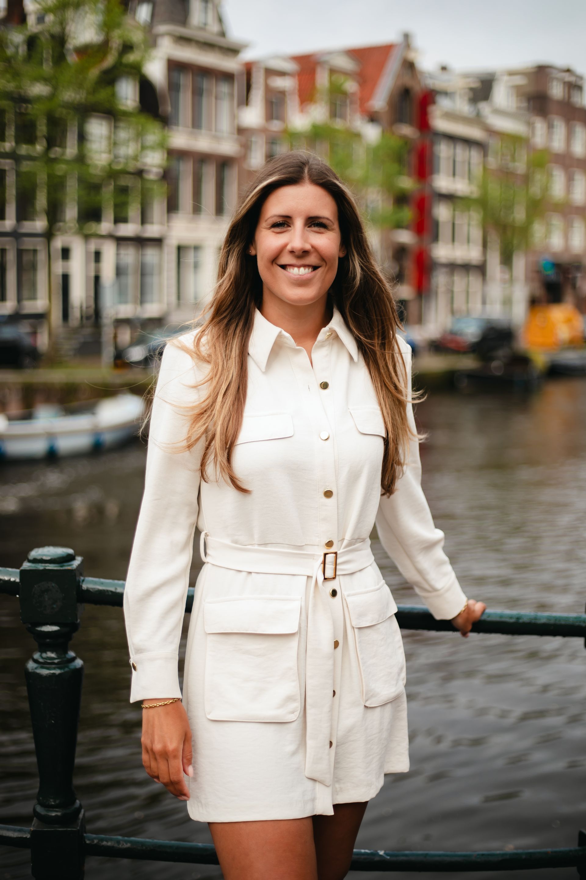 Ik ben Beau, de oprichter van Nori Picnics & Events. 
Mijn passie voor reizen heeft me al naar talloze prachtige plekken op de wereld gebracht. Ik heb daarnaast veel werkervaring opgedaan in de hospitality & events voordat ik aan mijn bedrijf Nori Picnics & Events begon. Zo heb ik onder andere gewerkt als hotelmanager van een aparthotel en als eventmanager waarbij ik grote producties heb gedraaid. Daarnaast werk ik nog een aantal uren per week als freelance PA. Organiseren en regelen zit in mijn DNA, en ik geniet ervan om zowel zakelijk als creatief bezig te zijn.