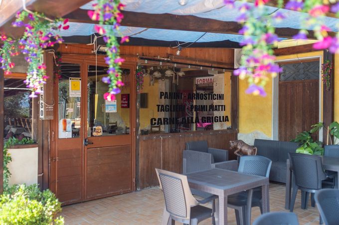 Sala interna del ristorante Liberati a Poggio Nativo in atmosfera familiare