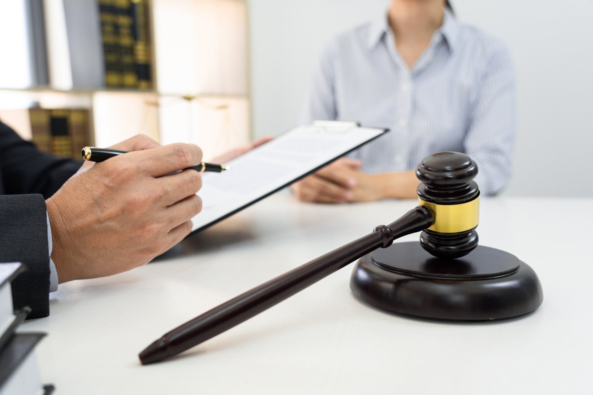 Processar um cliente por danos morais Posso processar um cliente por danos morais?