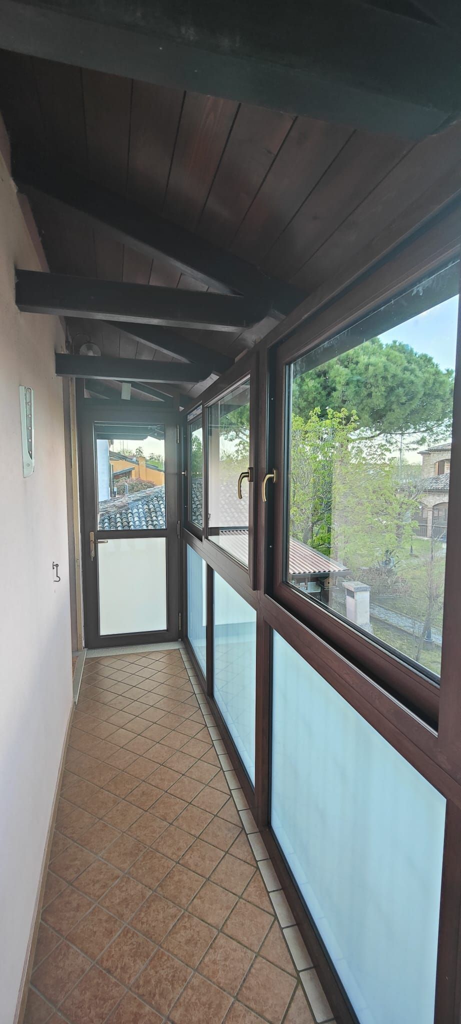 vetrata panoramica installata su un balcone