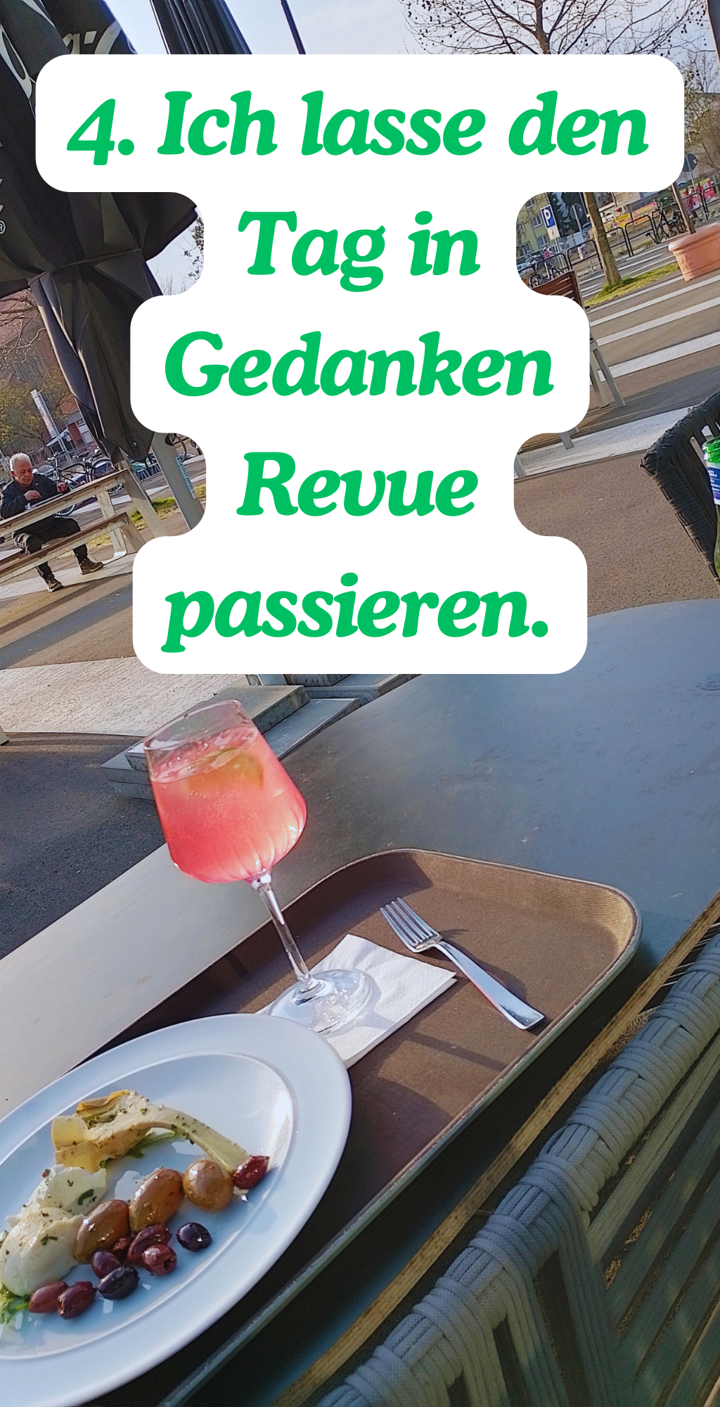 4. Ich lasse den Tag in Gedanken Revue passieren.