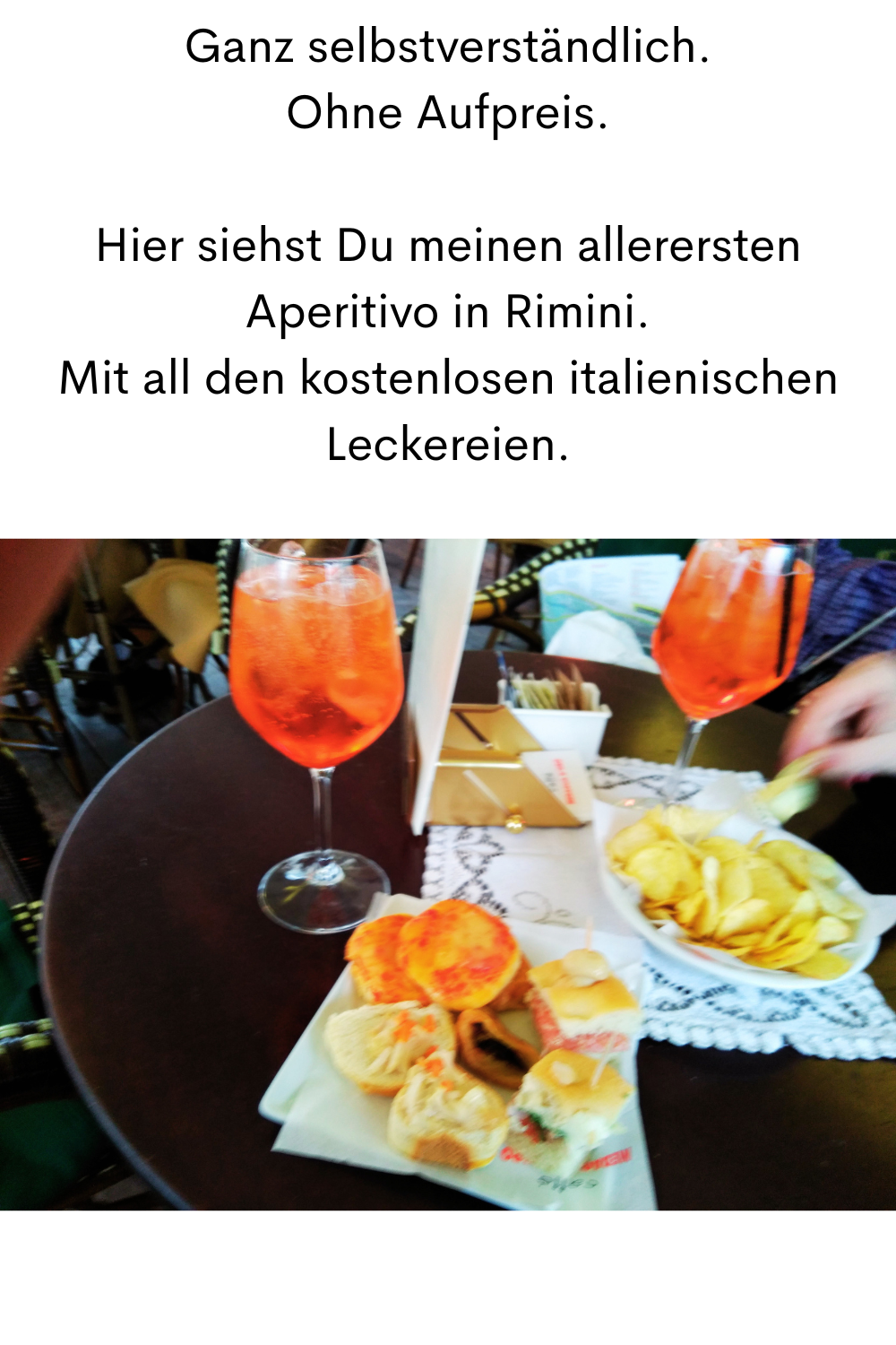 Ganz selbstverständlich.
Ohne Aufpreis.
Hier siehst Du meinen allerersten Aperitivo in Rimini.
Mit all den kostenlosen italienischen Leckereien.
