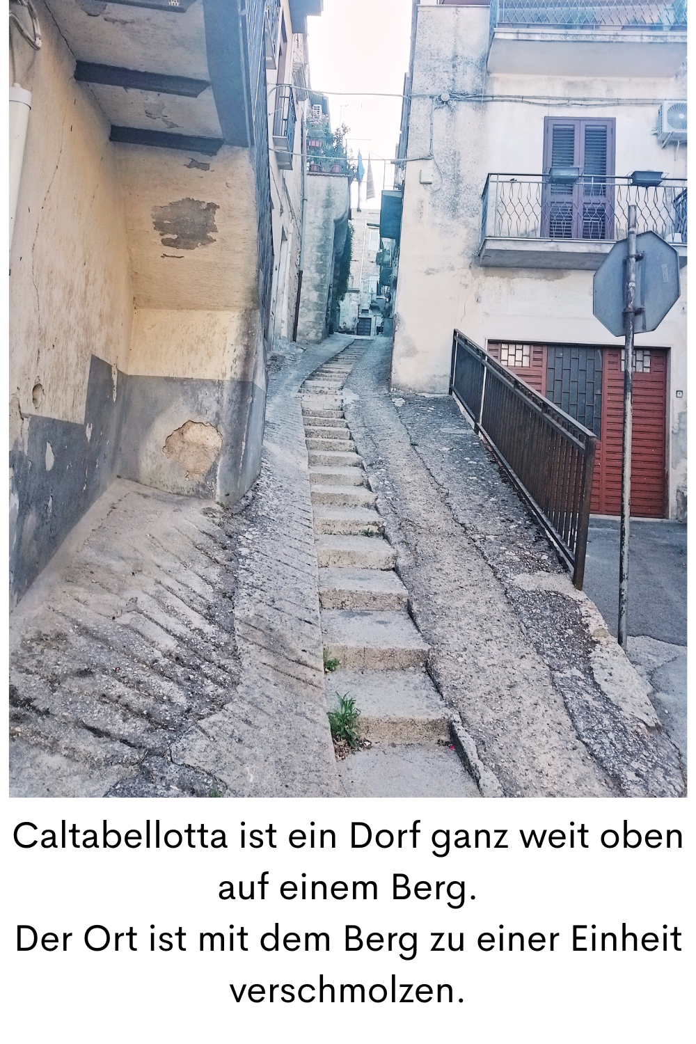 Caltabellotta ist ein Dorf ganz weit oben auf einem Berg.
Der Ort ist mit dem Berg zu einer Einheit verschmolzen.
Deine ciaovita Steffi in Caltabellotta.