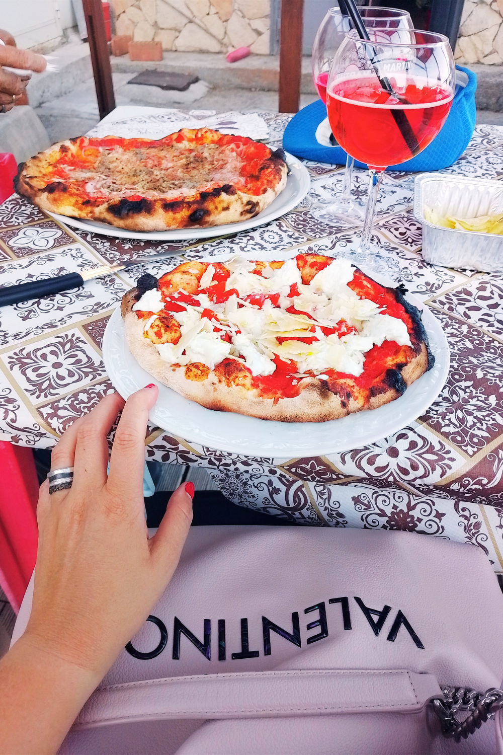 Deine ciaovita Steffi in Caltabellotta mit einer leckeren Pizza italiano für 4 Euro.