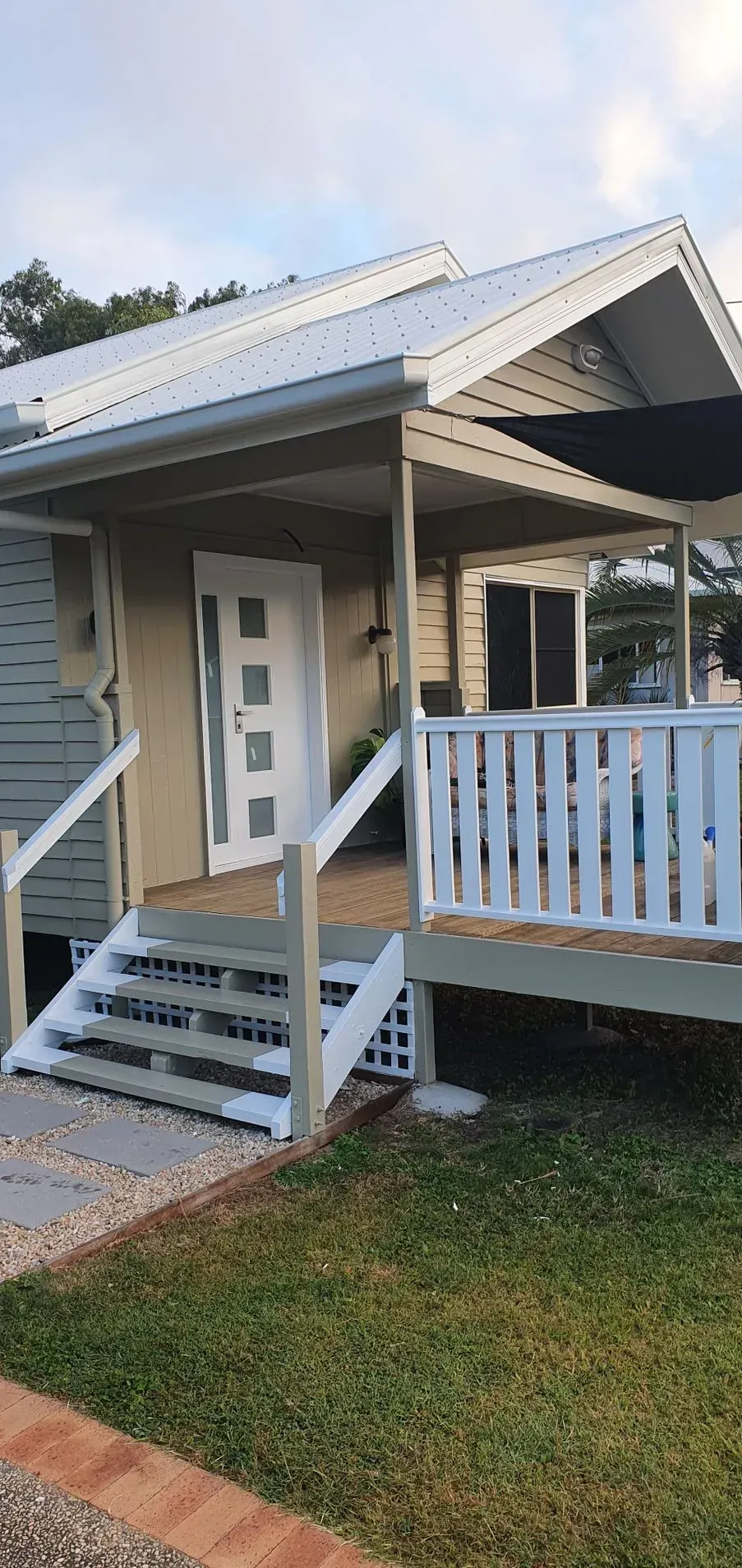 A White House With a Porch and Steps — Keppel Coatings in Pacific Heights, QLD