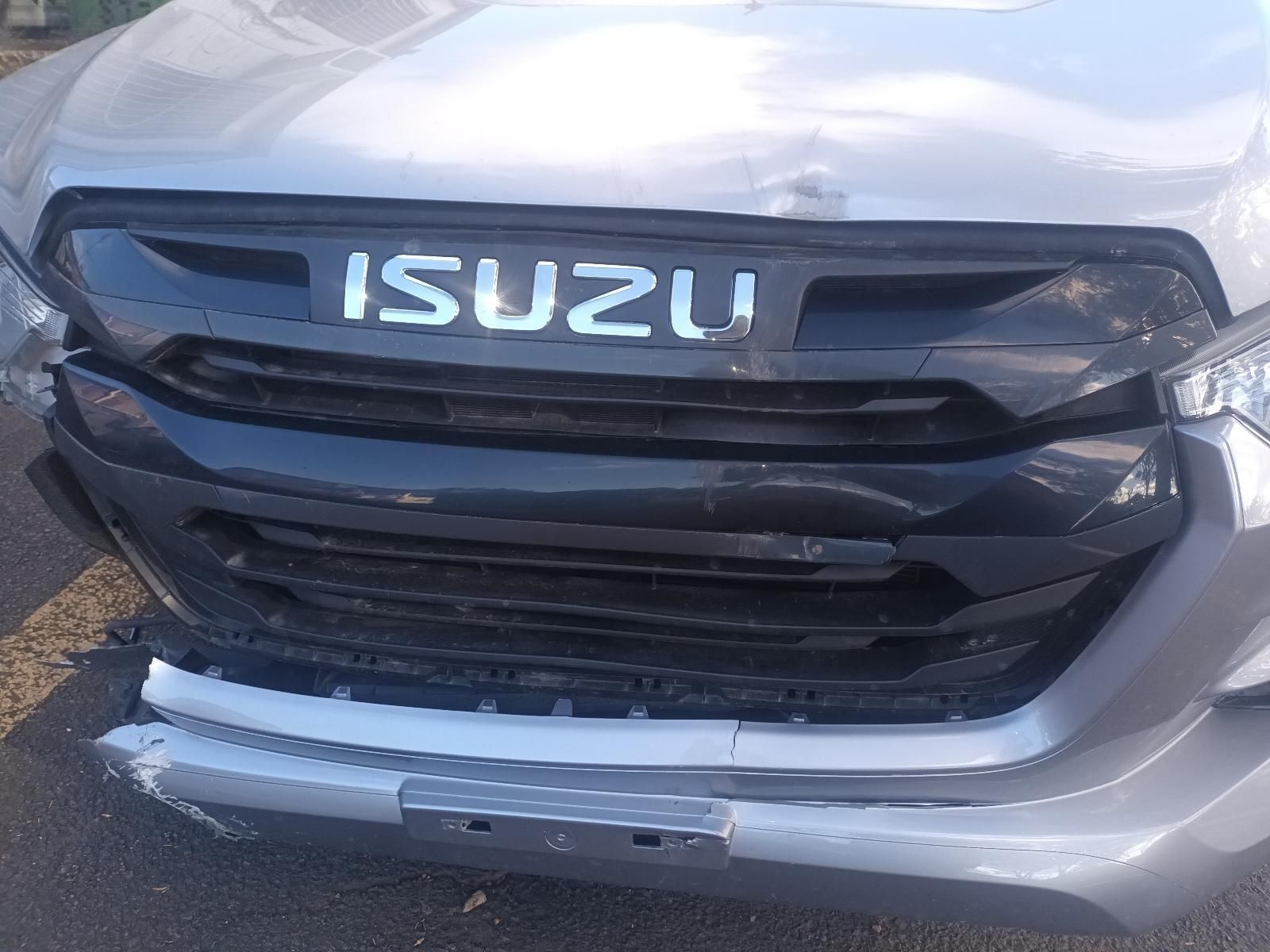 The Front of a Silver Isuzu Truck is Damaged — South West 4WD Wreckers In Brisbane, QLD