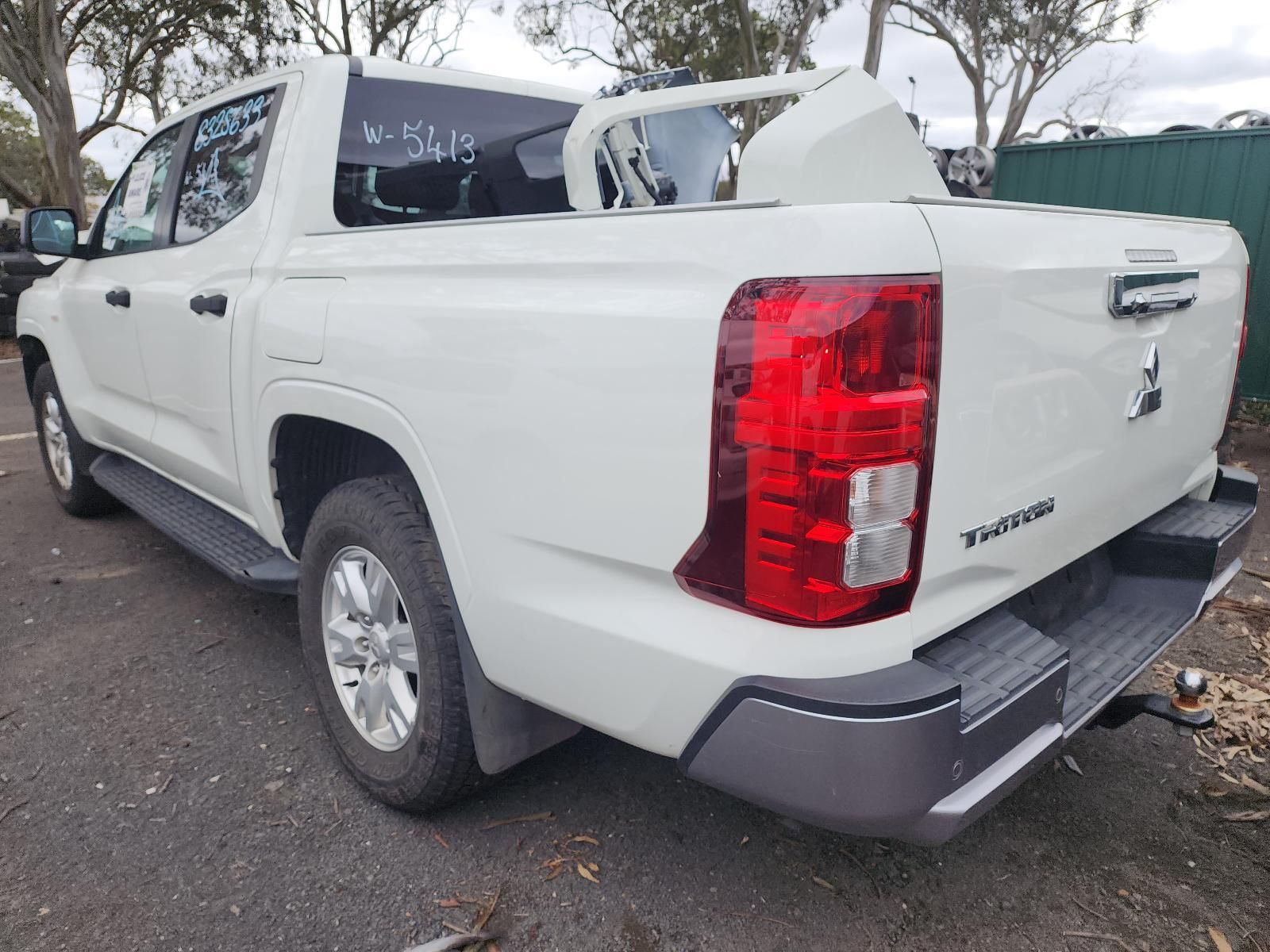 W-5413 MITSUBISHI TRITON MV GLX+ 2.4L TWIN TURBO DIESEL AUTOMATIC 4WD EASY SELECT DUAL CAB 2024