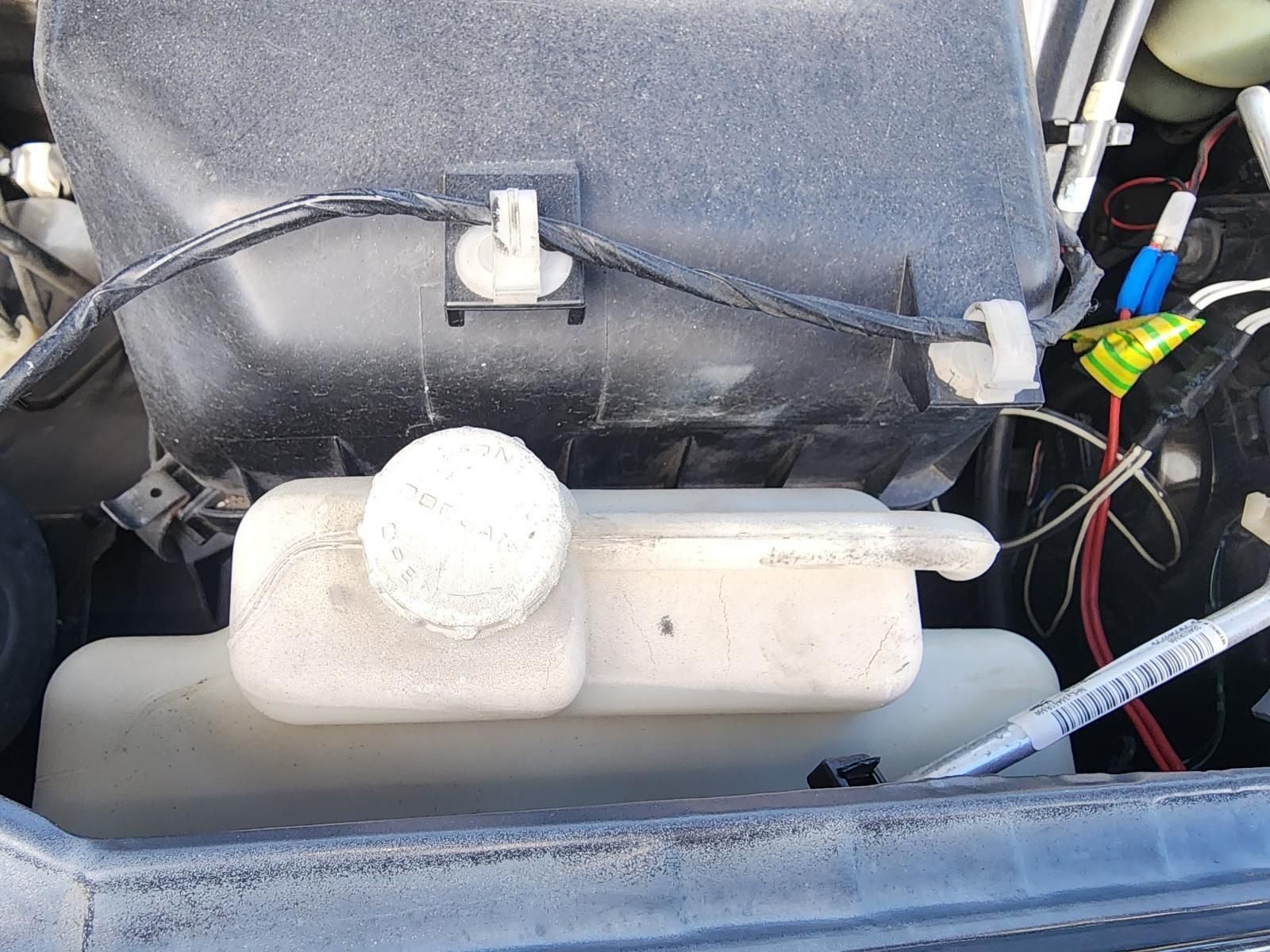 White Plastic Reservoir — South West 4WD Wreckers In Harristown, QLD