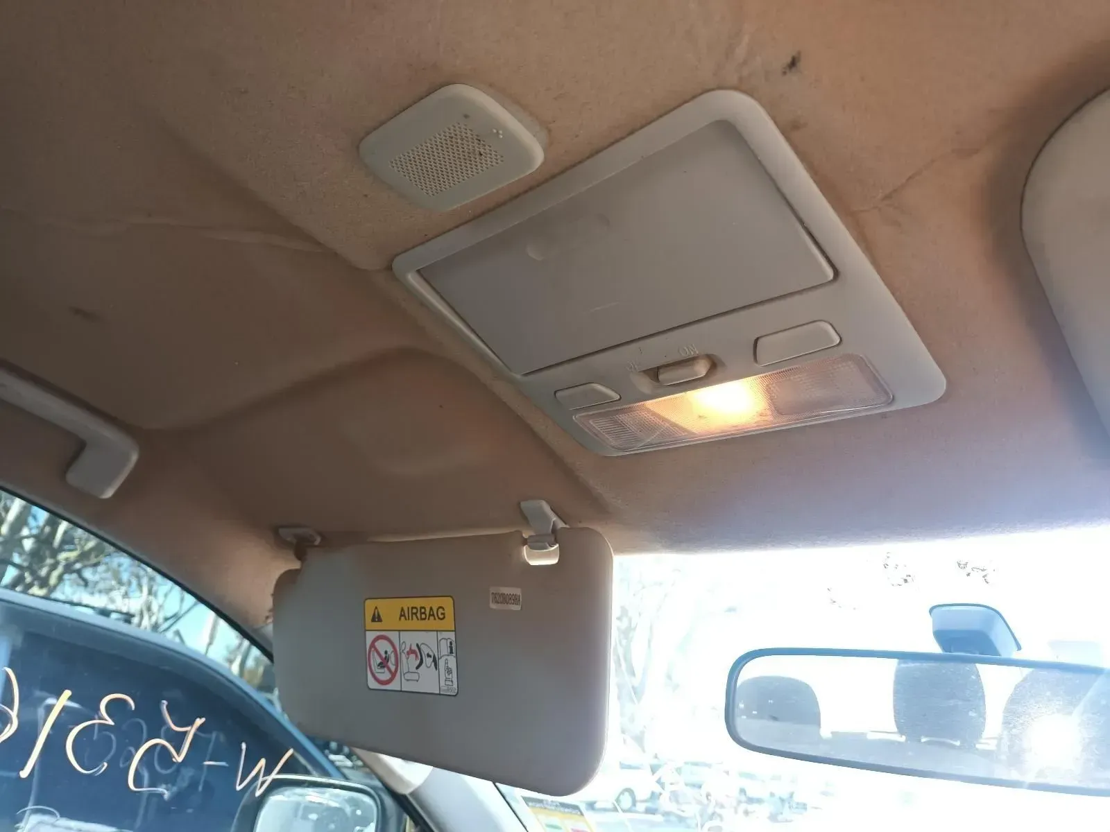 Interior Car View: Overhead Console With Light, Sun Visor, and Rearview Mirror — South West 4WD Wreckers In Harristown, QLD