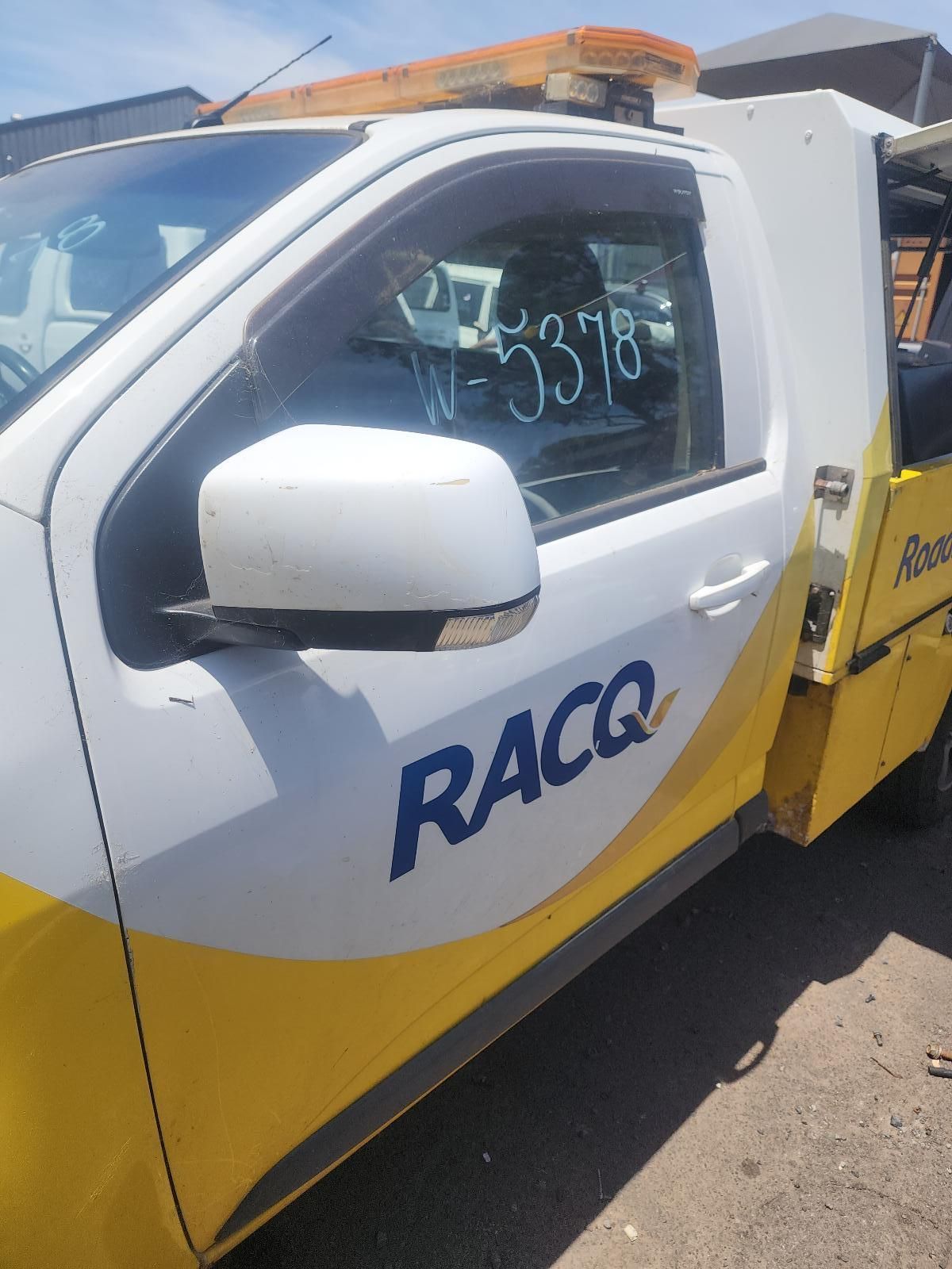 Racq Roadside Assistance Tow Truck, White and Yellow — South West 4WD Wreckers In Harristown, QLD