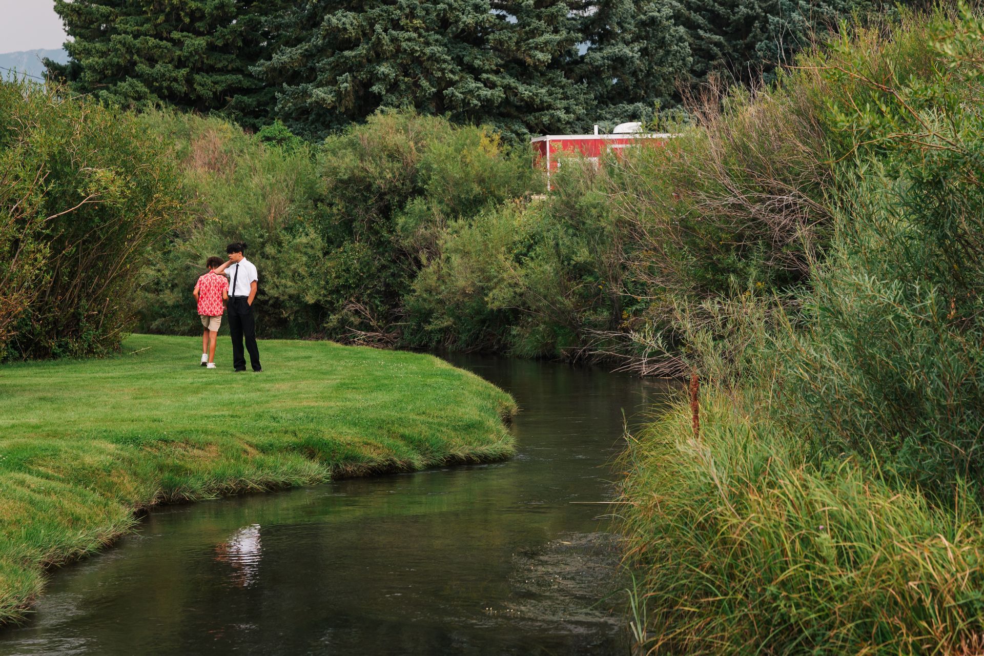 Guest enjoy the creek and meadow at El Western