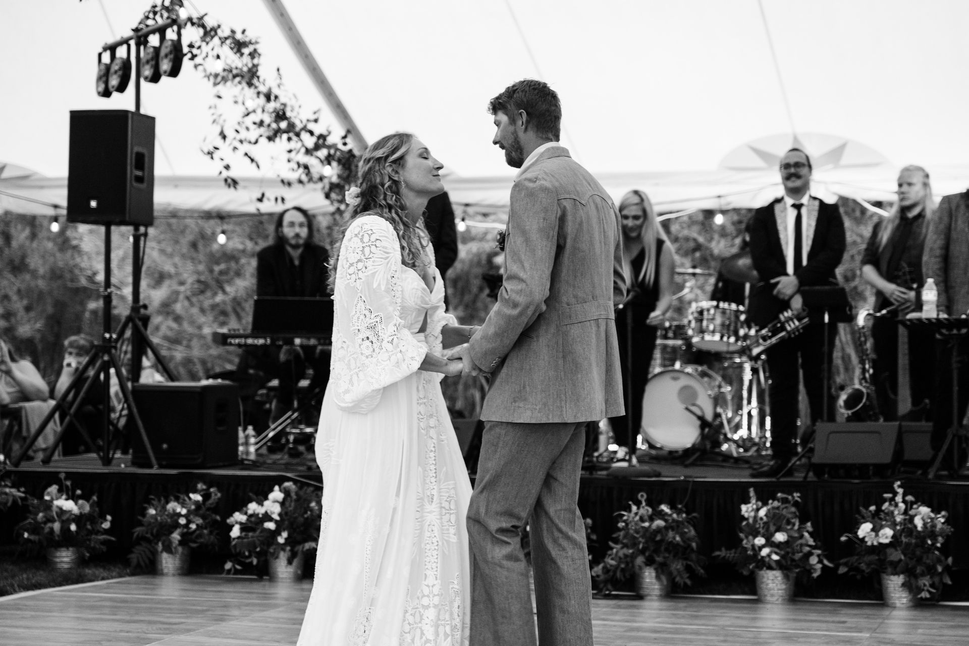 bride and groom dancing at El Western