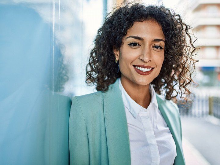 young hiispanic business woman smiling