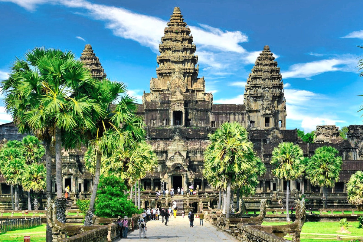 Scenic river cruise in Cambodia from Siem Reap to Battambang with stop at Prek Toal Bird Sanctuary for birdwatching and cultural discovery.