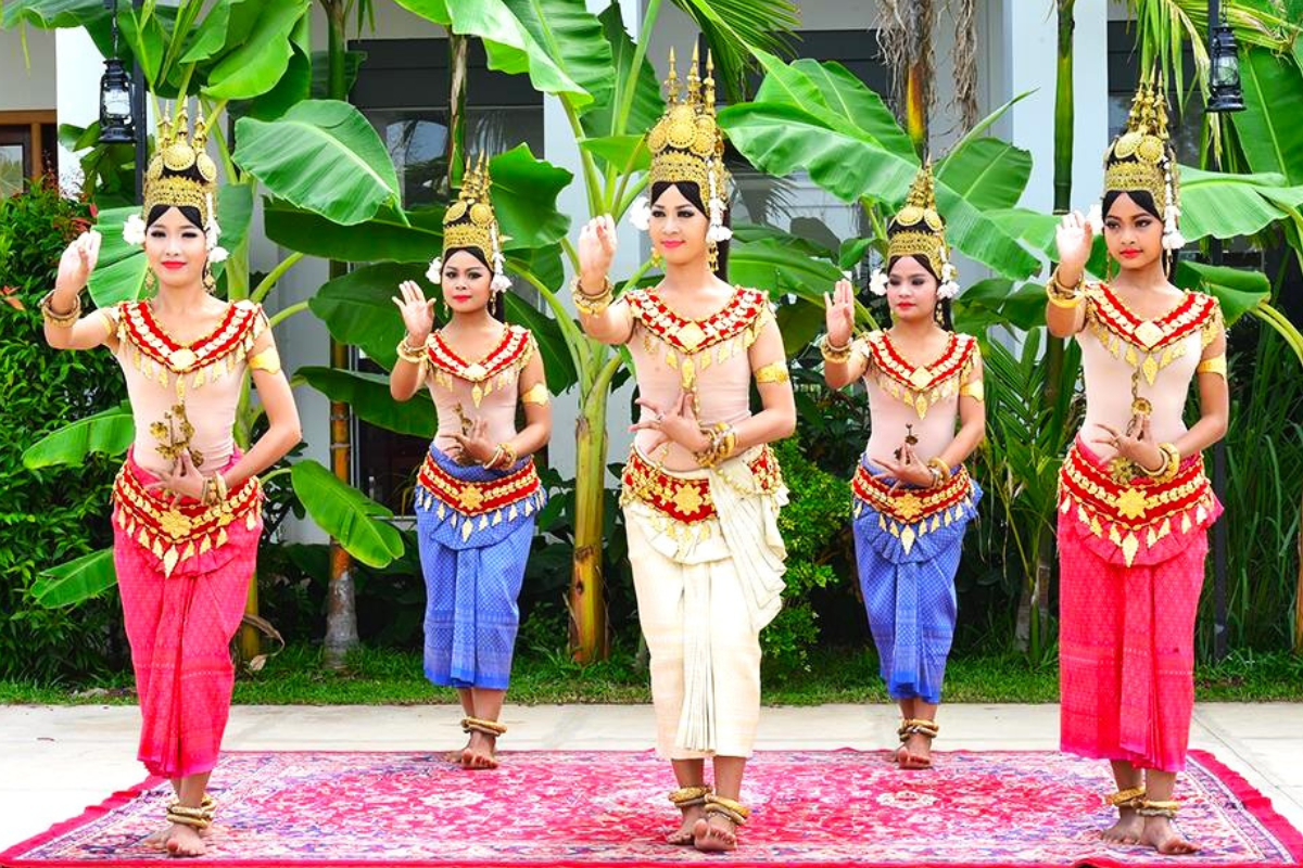 Discover Cambodia 13-day tour exploring Angkor Wat, Phnom Penh, Battambang, and other cultural and historical highlights.