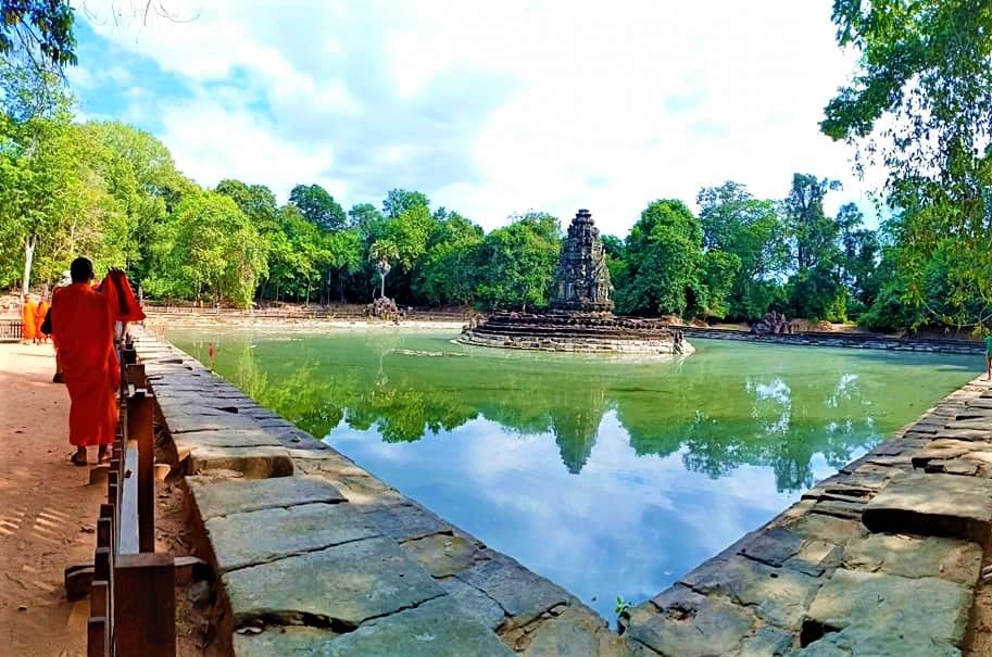 Private tour of Kbal Spean jungle trek, Banteay Srei temple, and the Cambodian Landmine Museum near Siem Reap