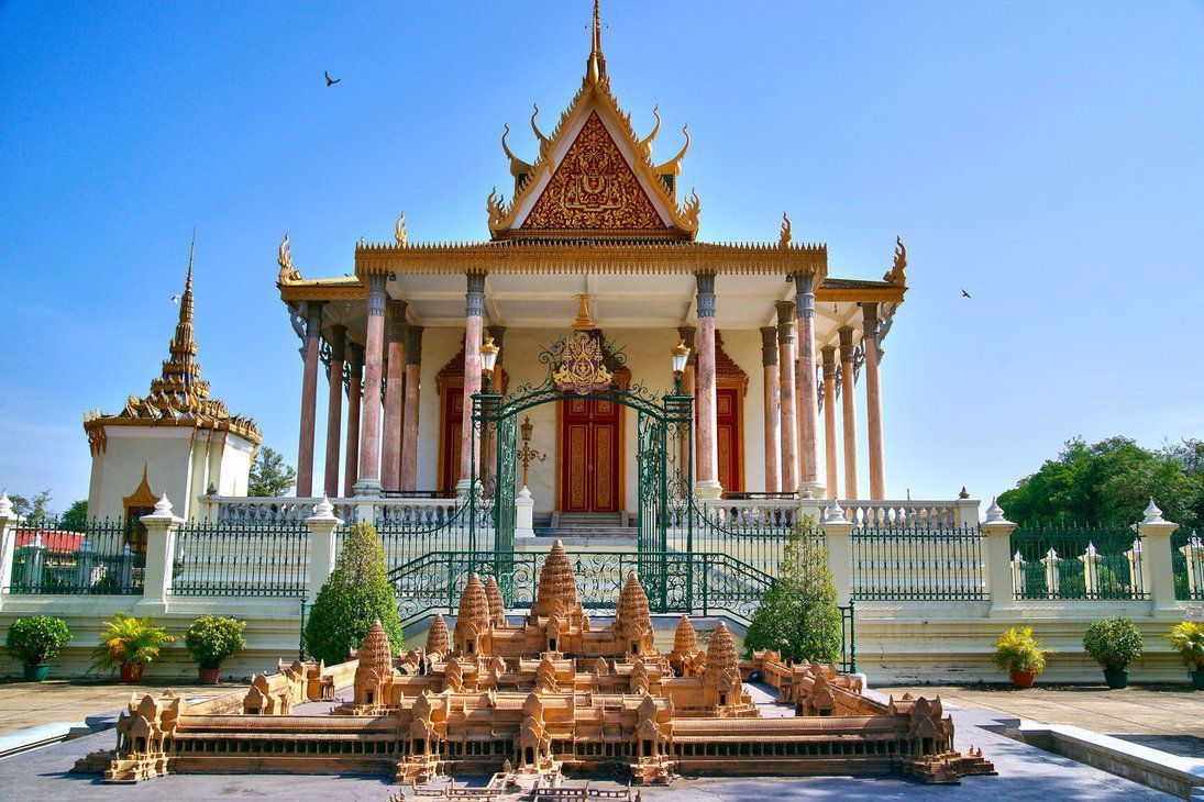 Private Phnom Penh 2-day tour visiting top attractions like the Royal Palace, Wat Phnom, and the Killing Fields with an expert guide.