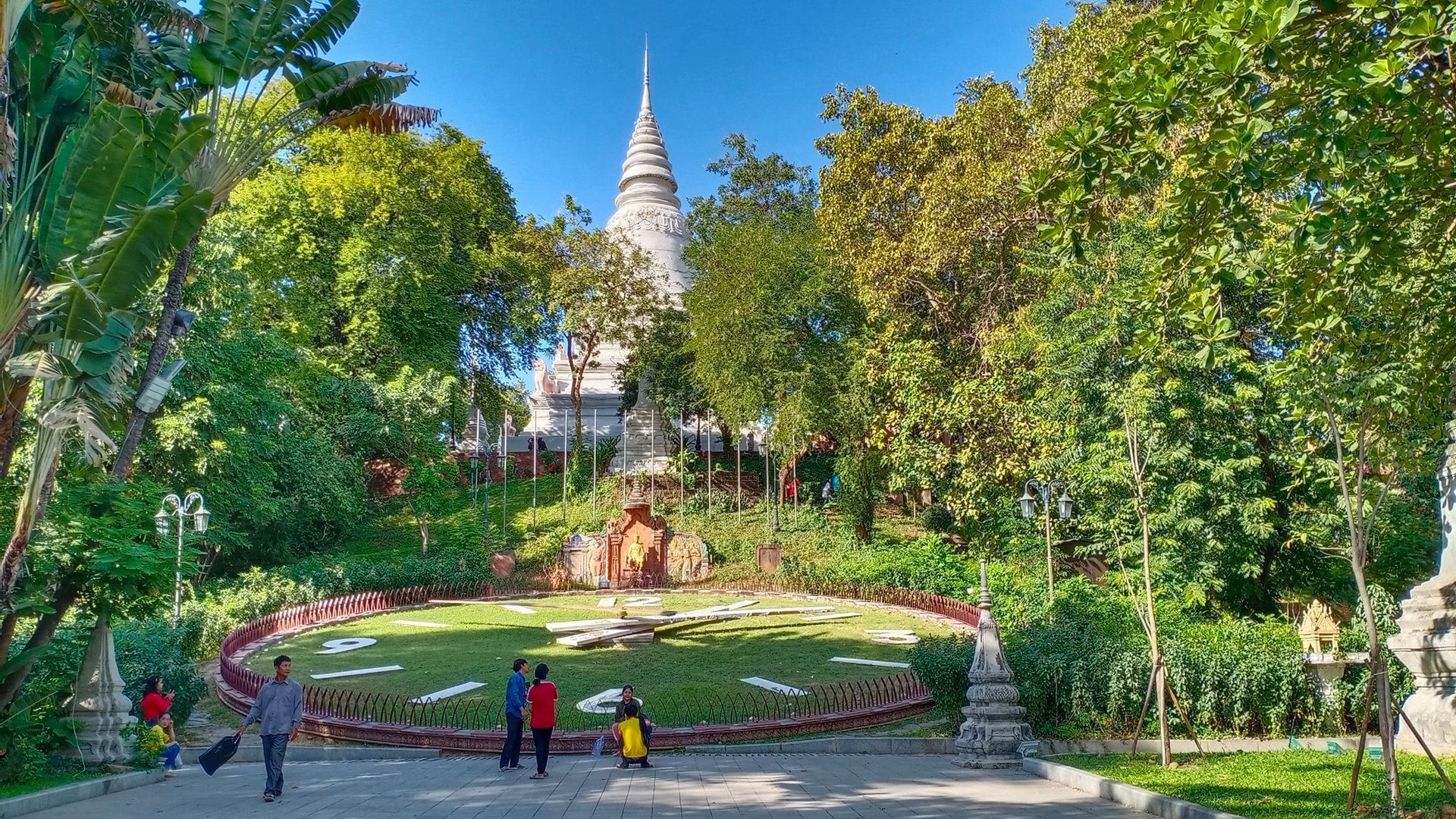 Private Phnom Penh 2-day tour visiting top attractions like the Royal Palace, Wat Phnom, and the Killing Fields with an expert guide.