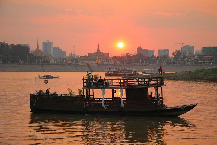 16-day Cambodia tour covering Angkor Wat, Phnom Penh, Siem Reap, temples, beaches, and cultural experiences with expert guides.