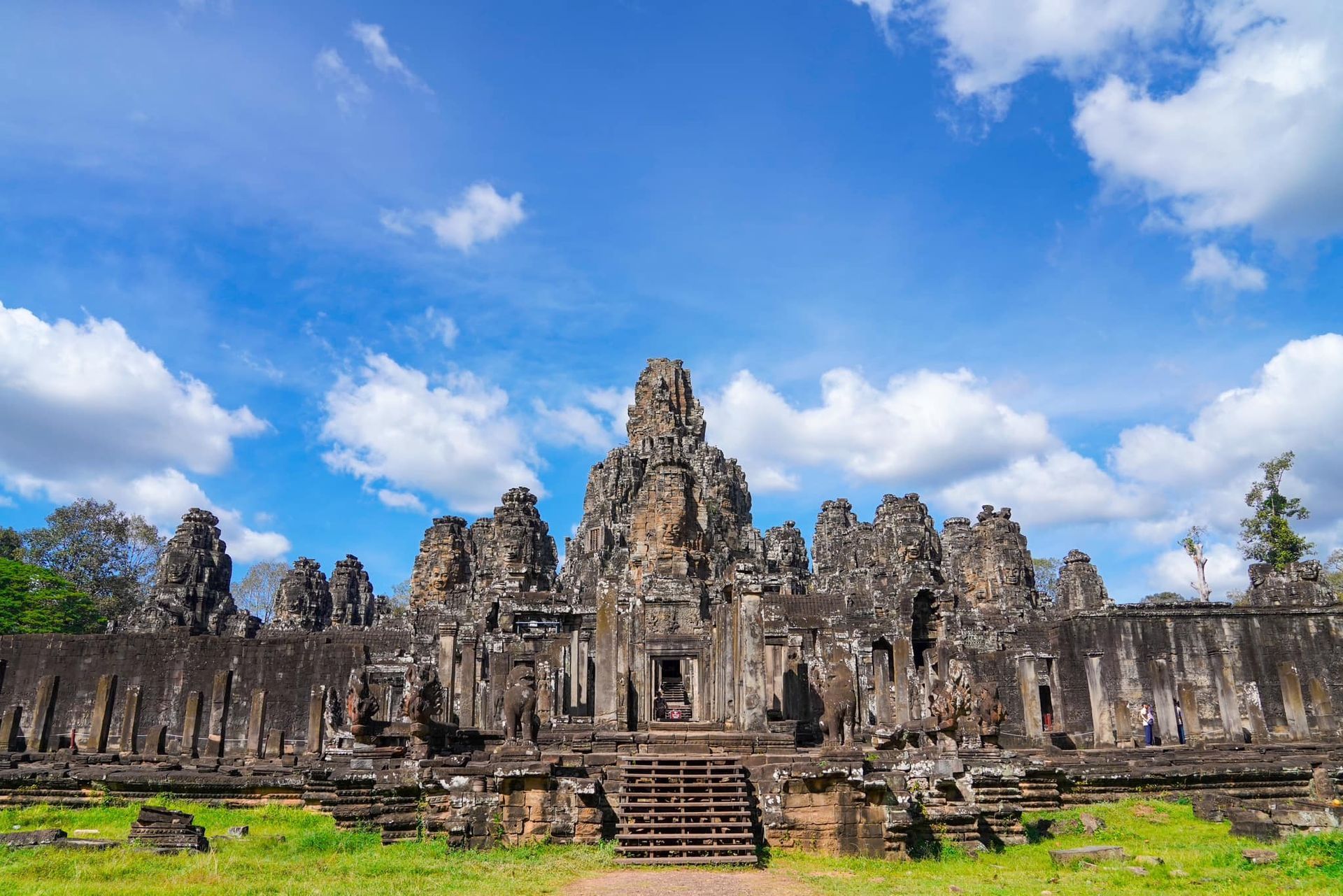 Scenic view of Angkor Wat, Banteay Srei, Floating Village & boat tour in Siem Reap