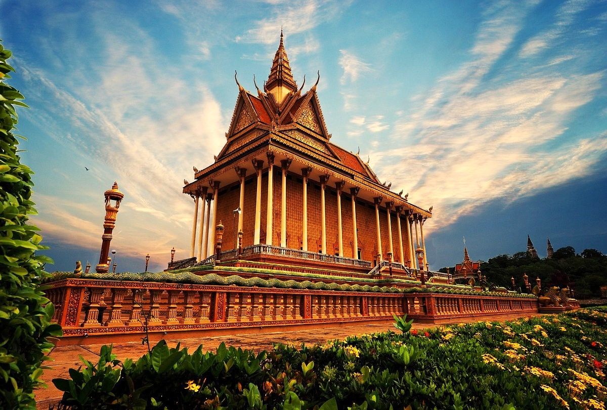 Private day tour to Oudong Mountain and Phnom Baset from Phnom Penh, featuring ancient temples, scenic views, and cultural experiences.