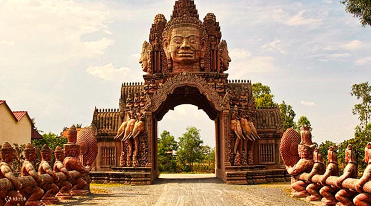 Private day tour to Oudong Mountain and Phnom Baset from Phnom Penh, featuring ancient temples, scenic views, and cultural experiences.