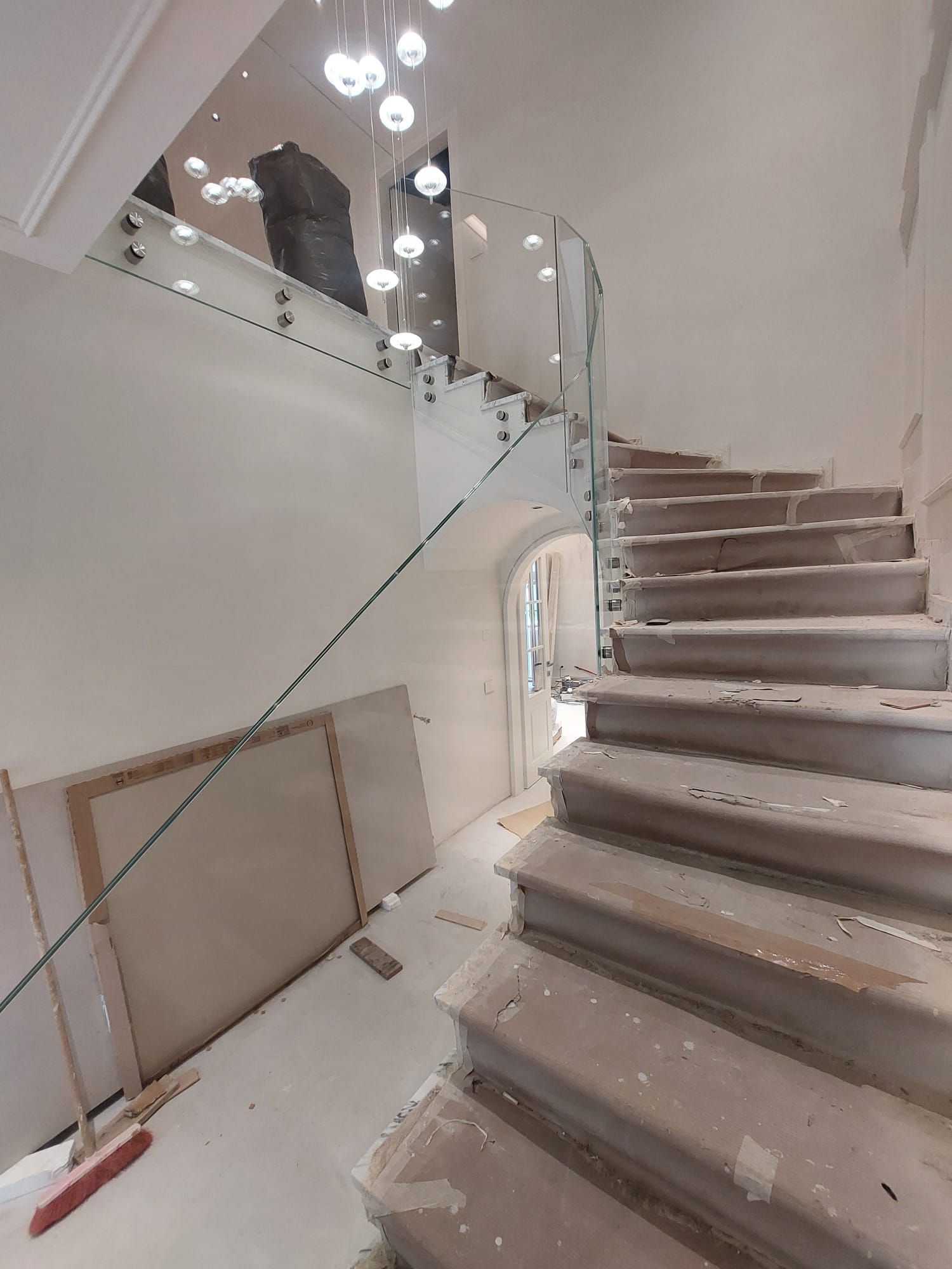 scala di design Targetti in vetro a Prato