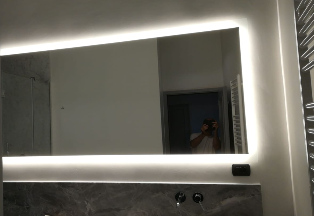 specchio retroilluminato Targetti Vetri Prato (PO)