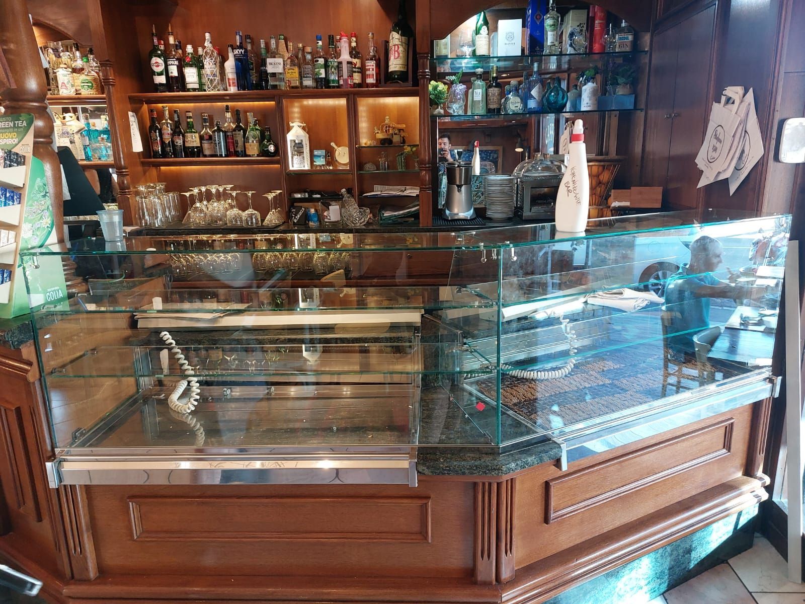 Vetrina in vetro per bancone bar Targetti in vetro Prato