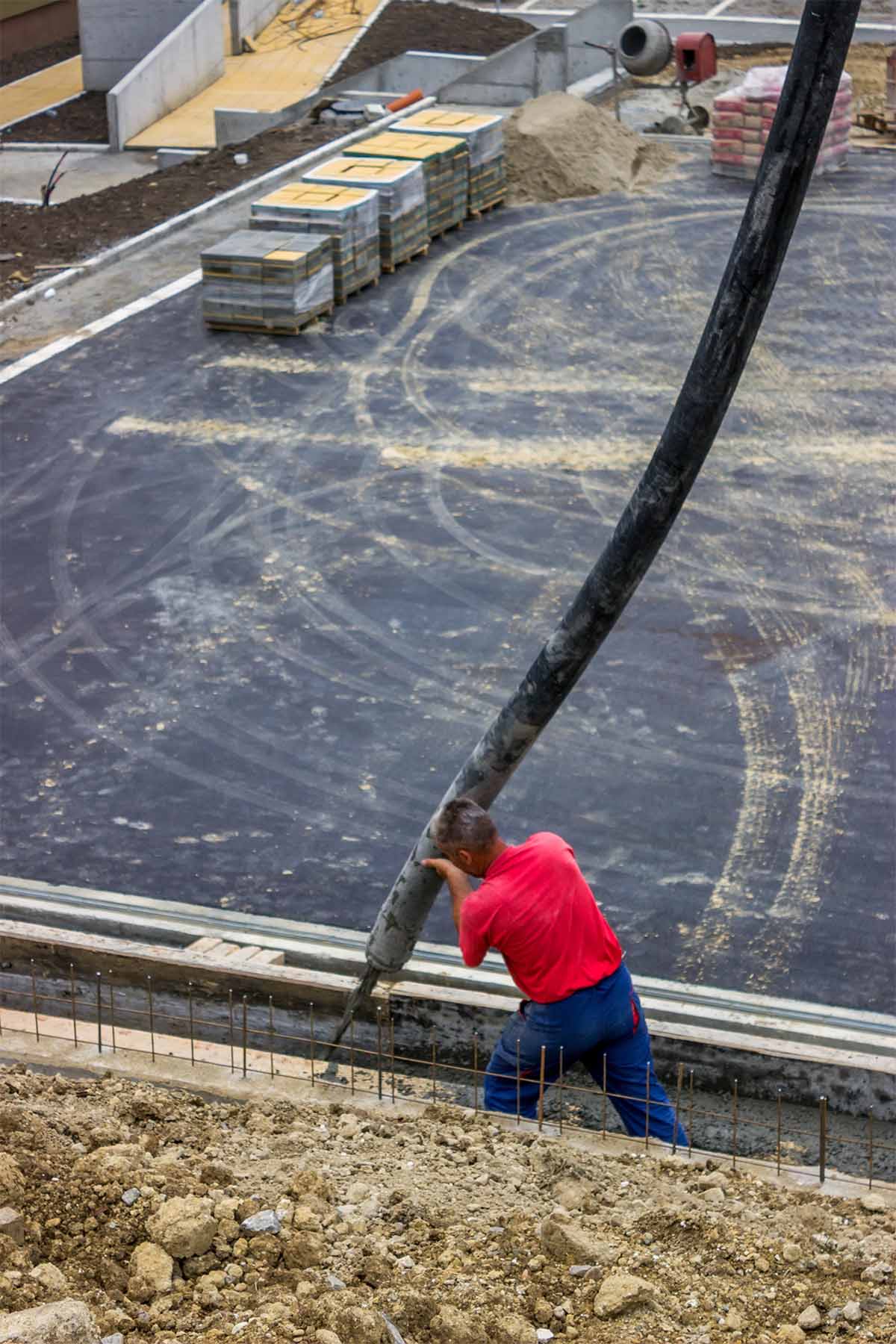 Toowoomba Concrete Contractor Pouring Concrete Into A Retaining Wall Form