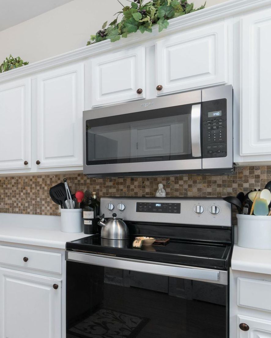 Electric oven and cooktop in a home kitchen