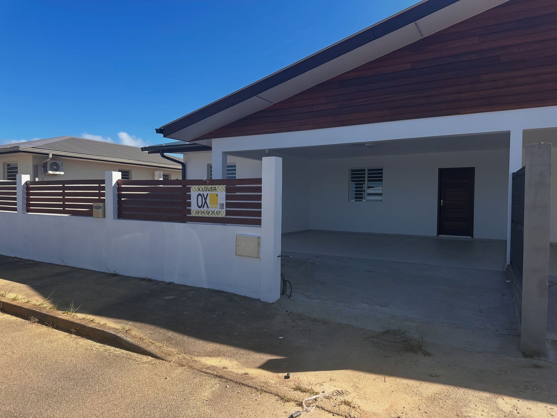 Maison neuve, prestations modernes, quartier calme