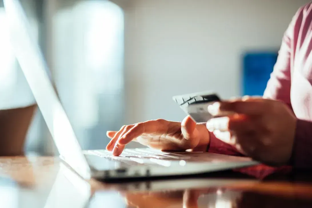 7 Easy And Free Ways To Save Money On Your Gas, Electric And Water Bills Now