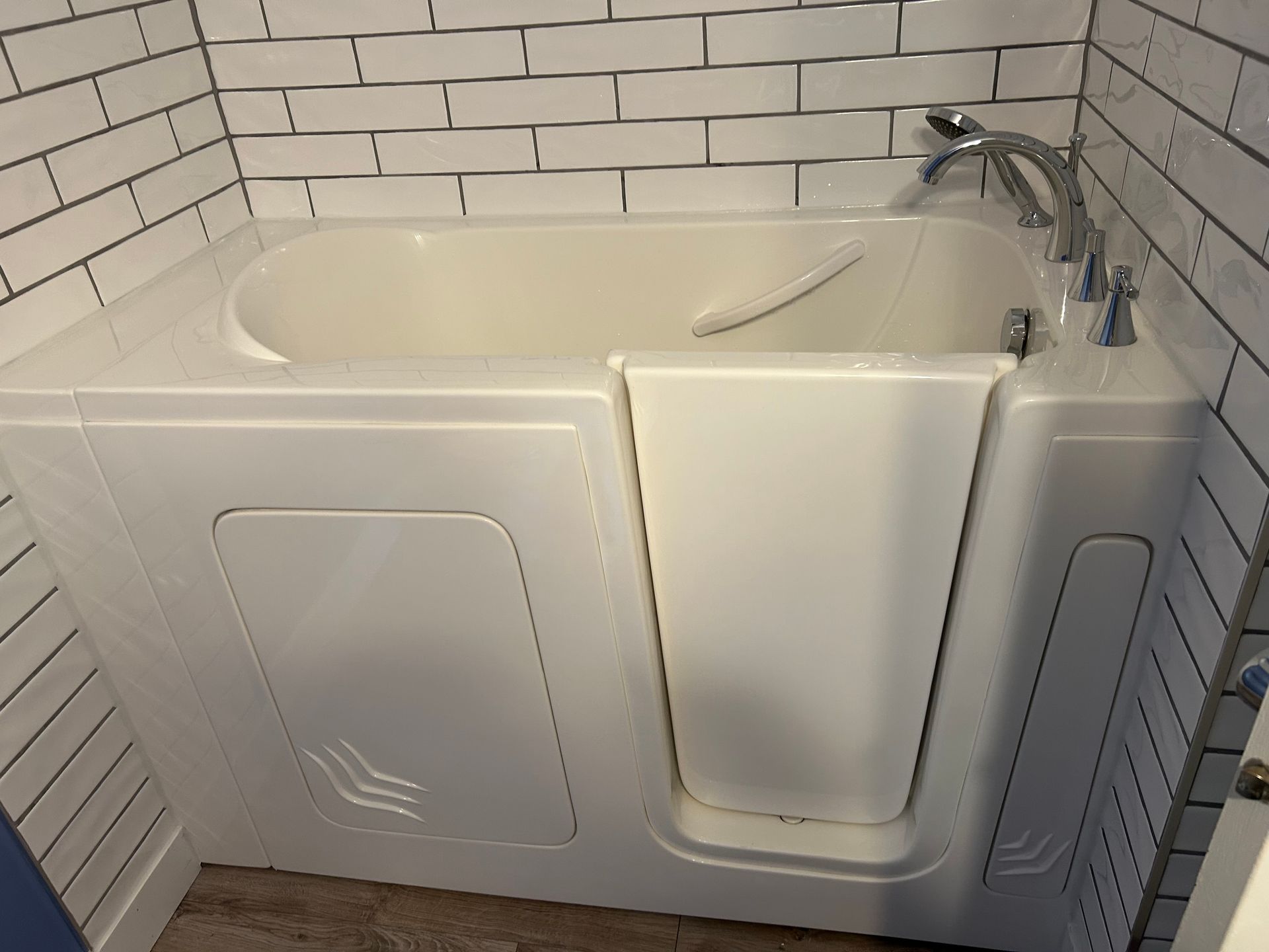 Easy access tub