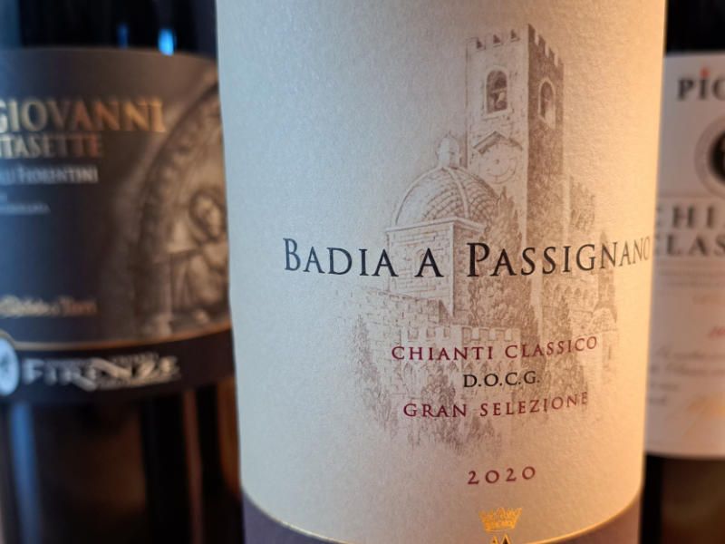 Eine Flasche Chianti Classico Gran Selezione vom Produzenten Badia a Passignano (Teil des Weinguts Antinori)
