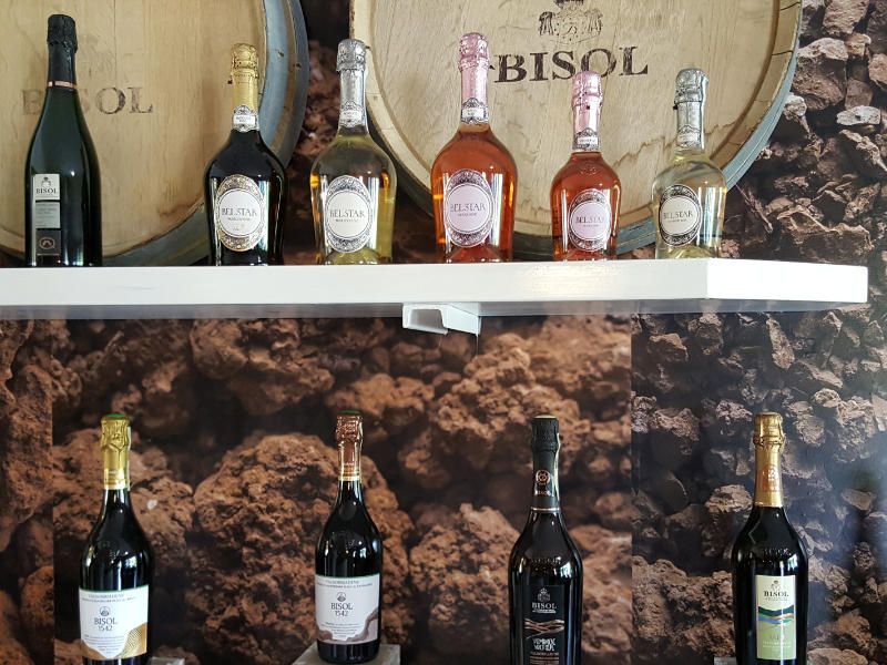 Nach einer Besichtigungstour: Prosecco-Verkostung bei Bisol in der Weinregion Cartizze