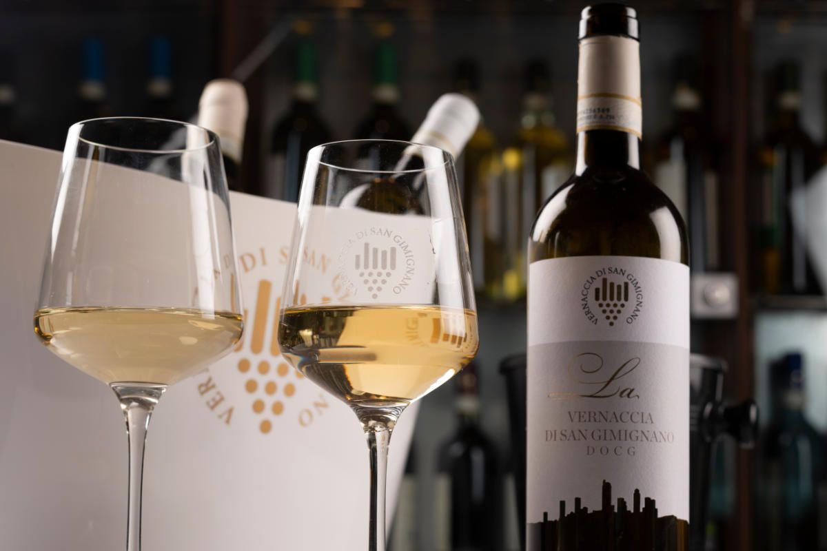 Köstlicher Weißwein aus der Toskana, der Vernaccia di San Gimignano