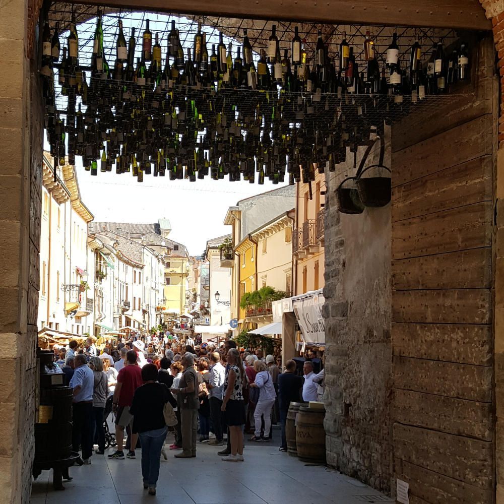 Ein Weinfest in Soave - Italien