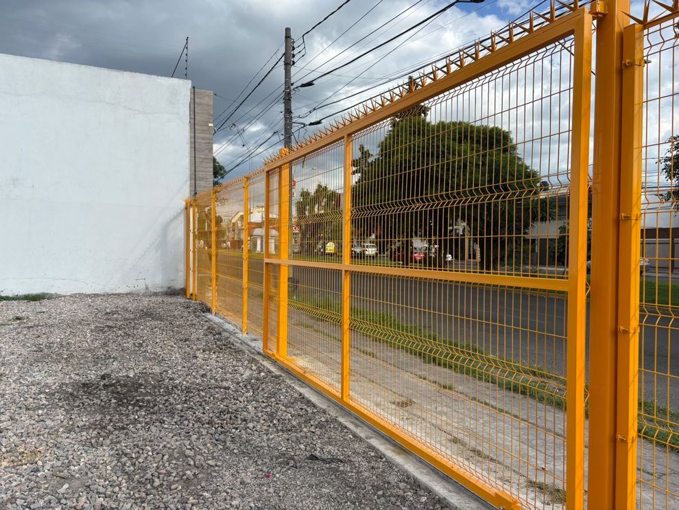 Instalación de cerca de acero en Puebla