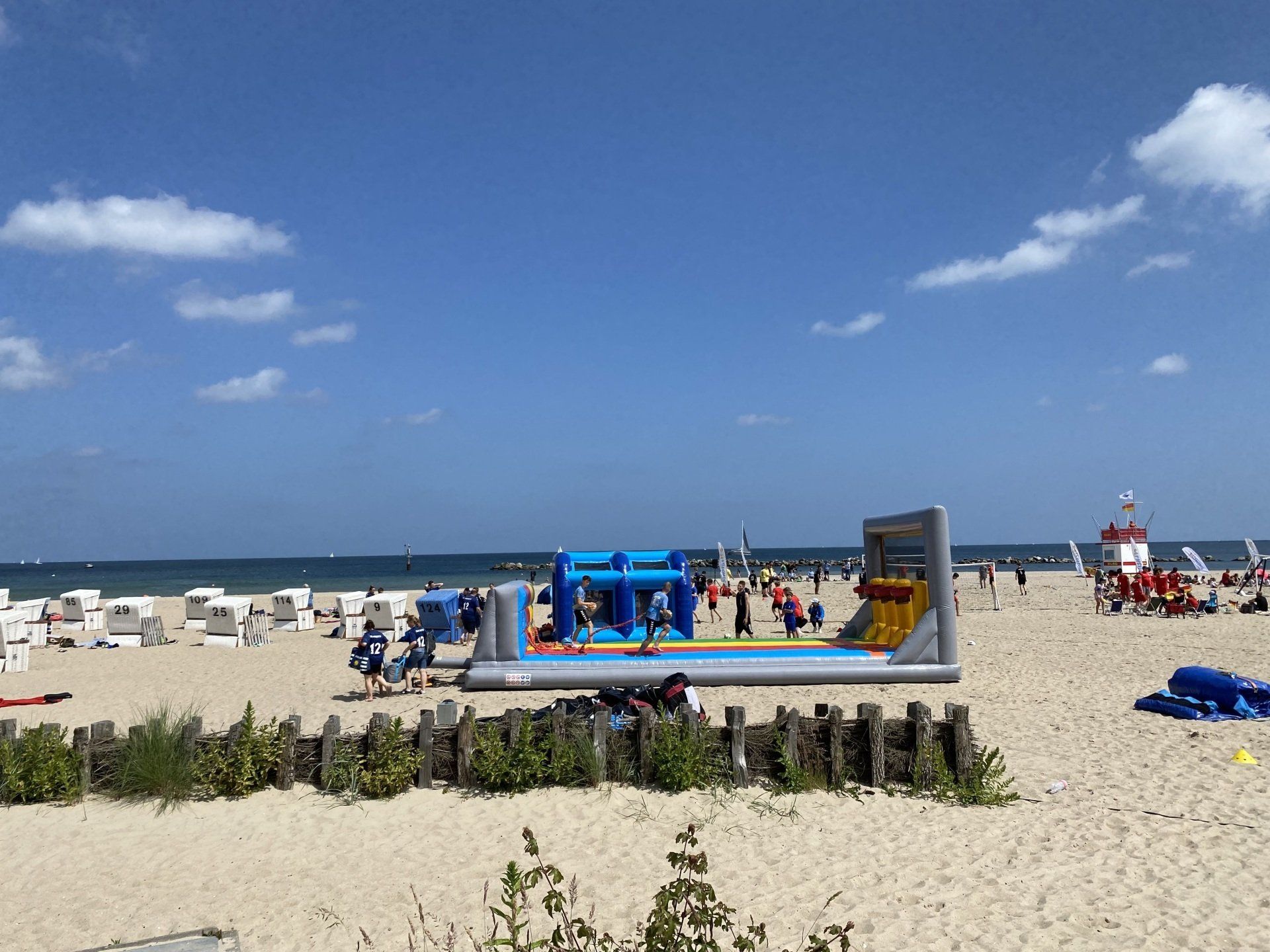 Spiel und Spaß am Ostseestrand in Damp